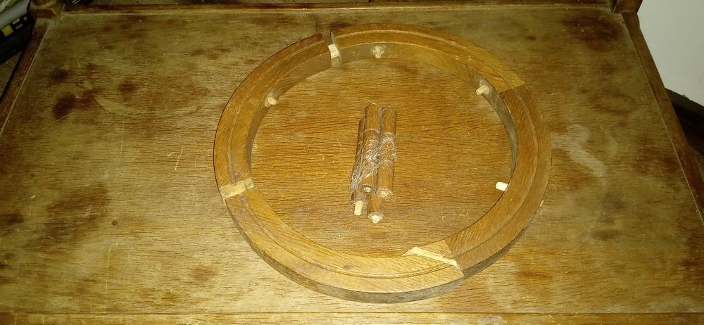 Drewniany barek na kółkach