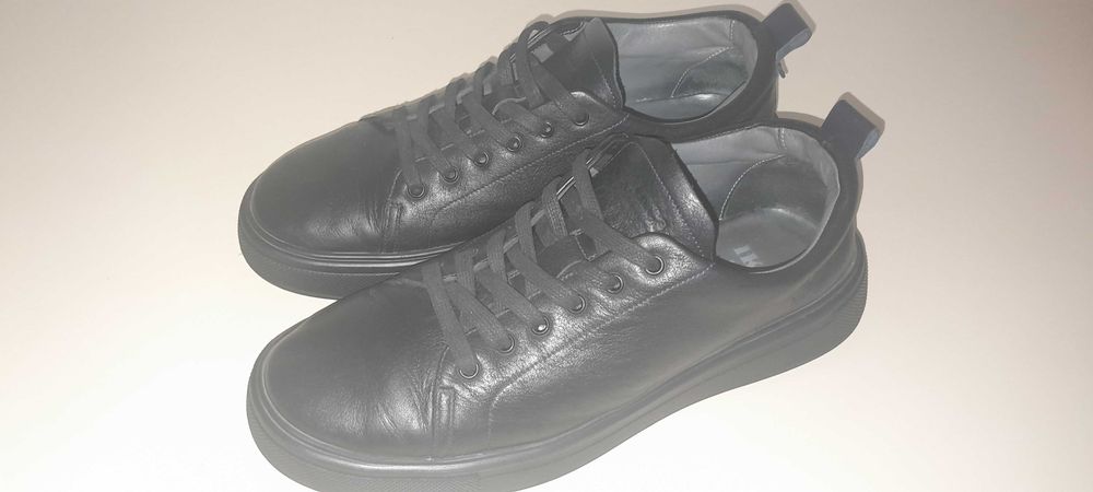 Продам кросівки 41р