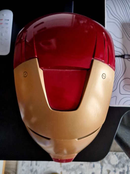 Capacete Eletrónico Marvel Legends Series Iron Man