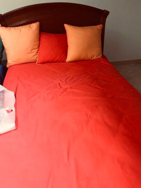 Cama 1,10 m de largura com colchão madeira cereijo