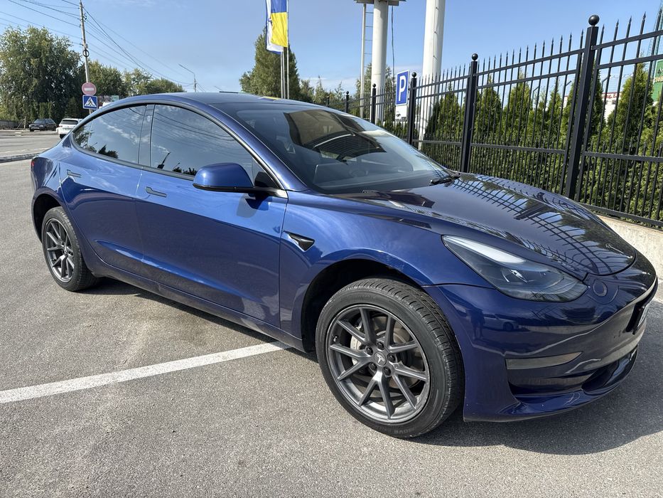Tesla model 3 2023 залізо фосфат