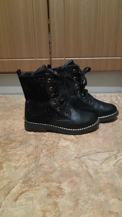 Чоботи туфлі осінні  35 рр дівчинці