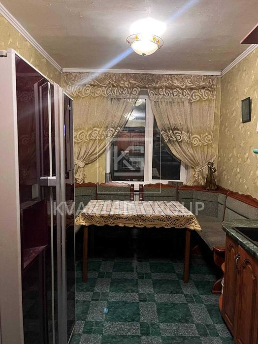 Продаж будинку з земельною ділянкою