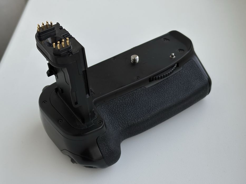 Батарейний блок battery grip для canon 6d mark ll
