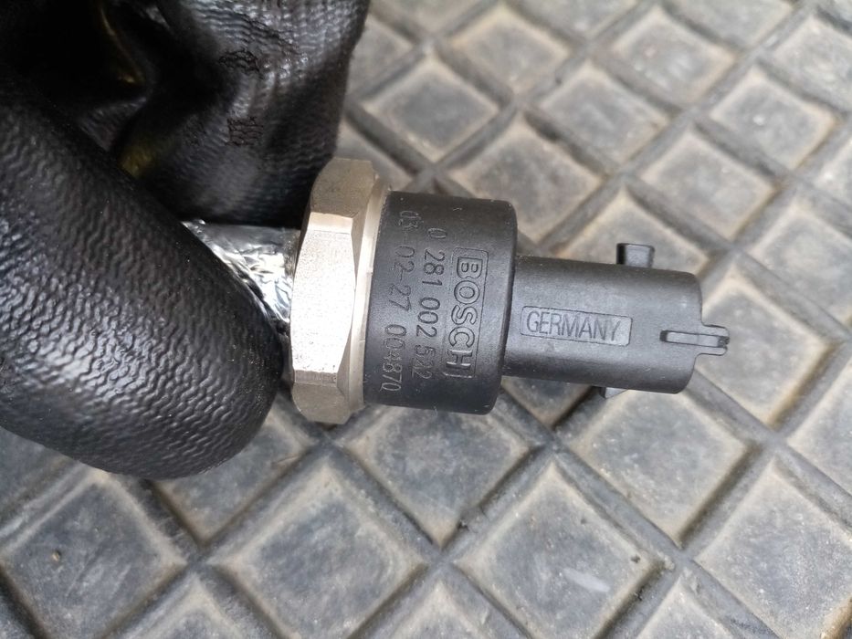 0281002522 Bosch датчик давления топлива