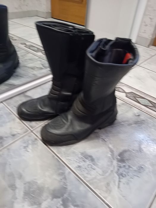 ubrania na motor firmy Modeka i inne