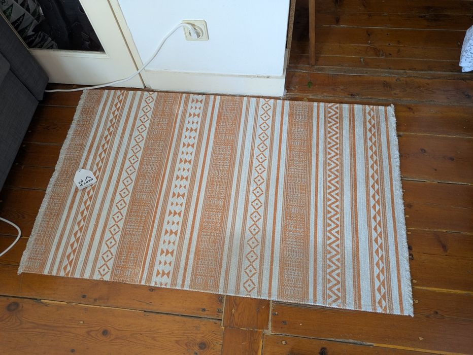 Tapete amarelo torrado e branco 77cm X 128cm