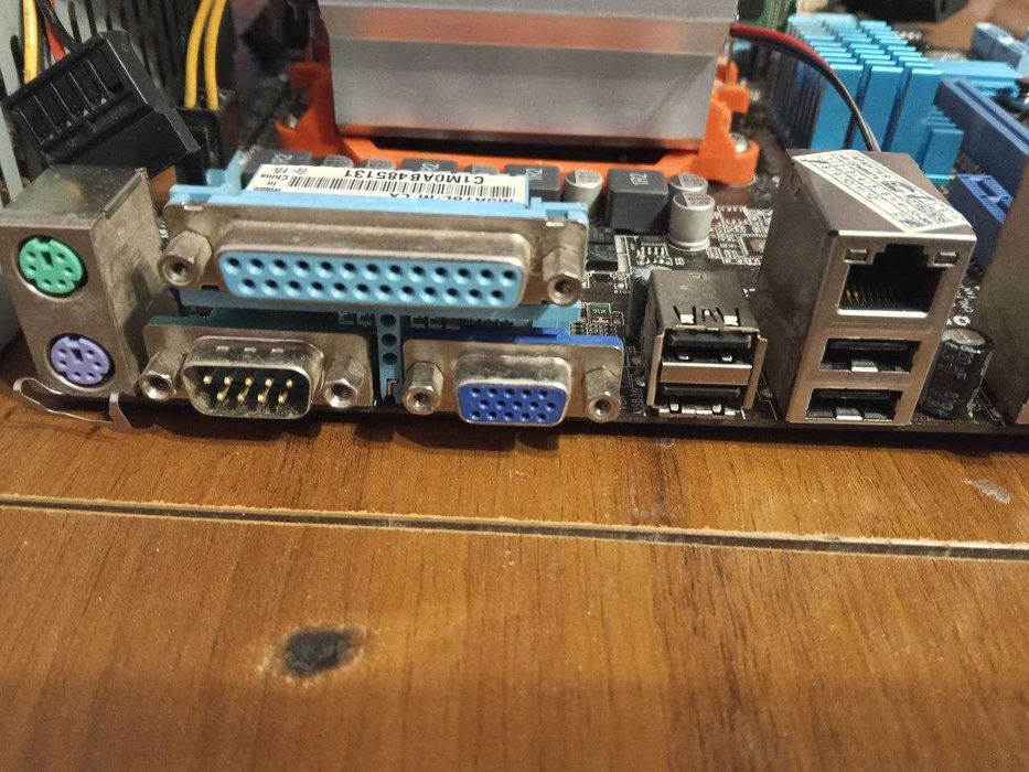 Комплект Atlon 2 x2 250 ASUS M5A7BL-LX DDR3 4gb 2 планки radeon hd3000