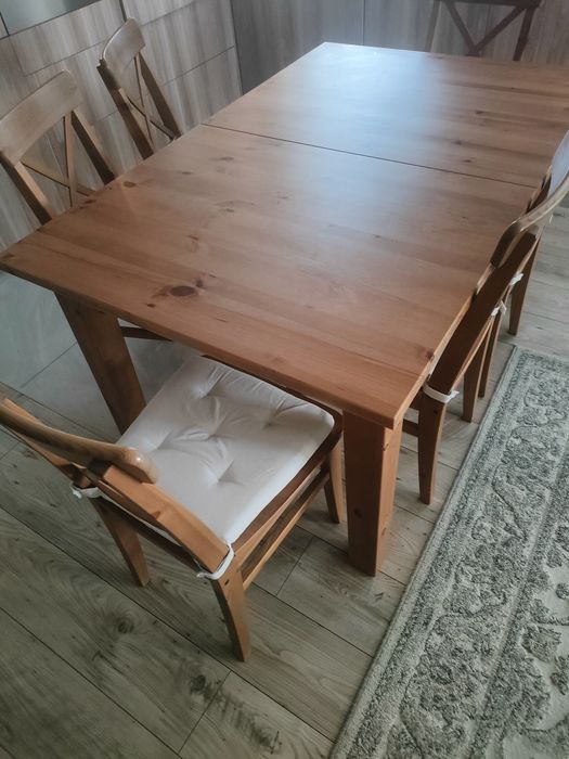 Rozkłady stół + sześć krzeseł