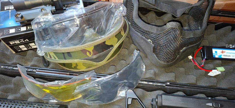 Pack Airsoft: Réplica M4 + Colete Tático + ACOG + Acessórios