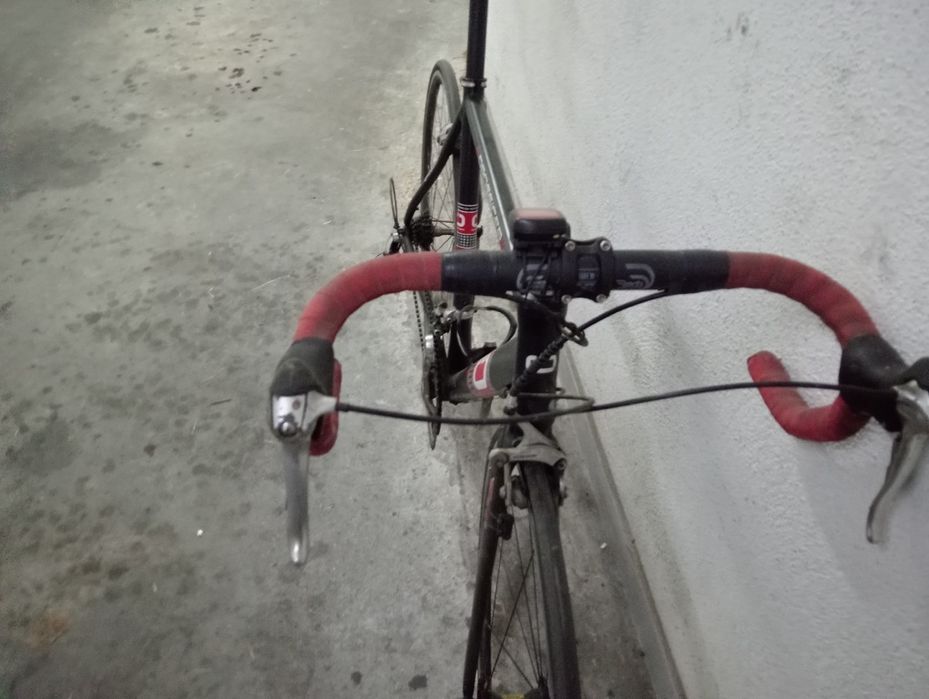 Bicicletas de estrada em bom estado