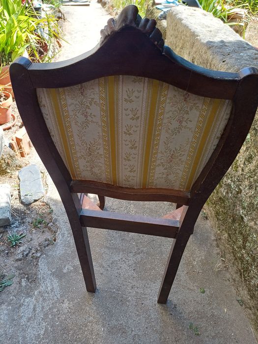 Cadeira para ser vendida no estado em que está