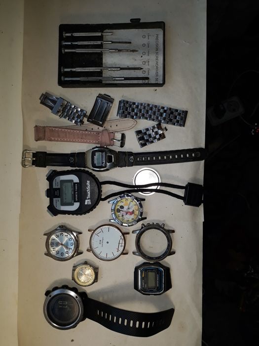Наручные часы СССР, зарубежные и не полный комплект отверток для ремон