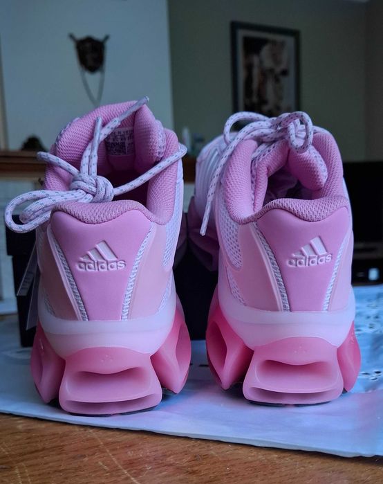 Жіночі кросівки Adidas Megaride AG