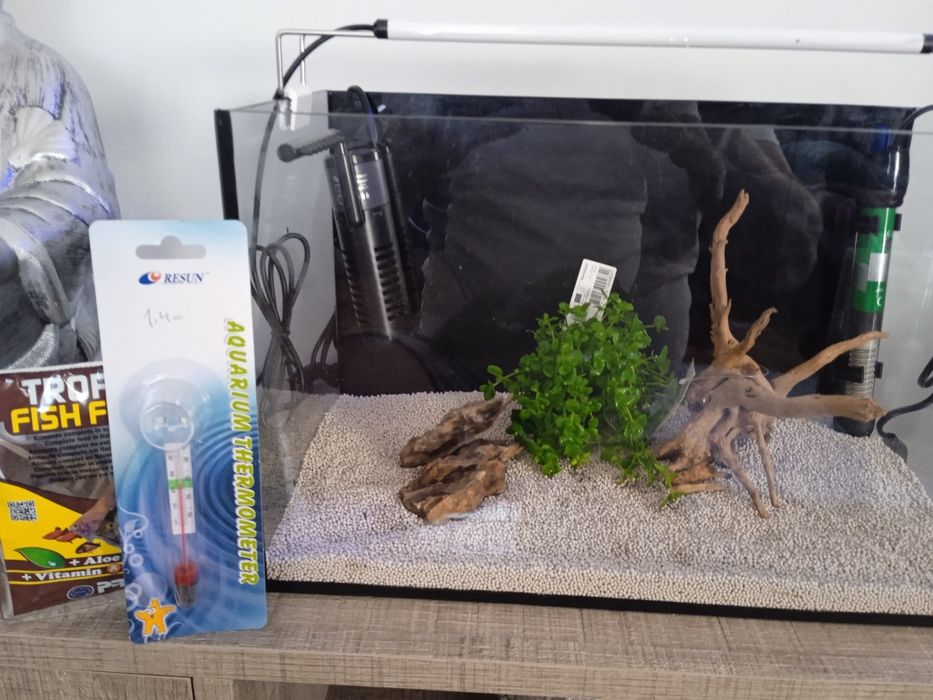 Aquário completo 40x22x25 novo - 10%