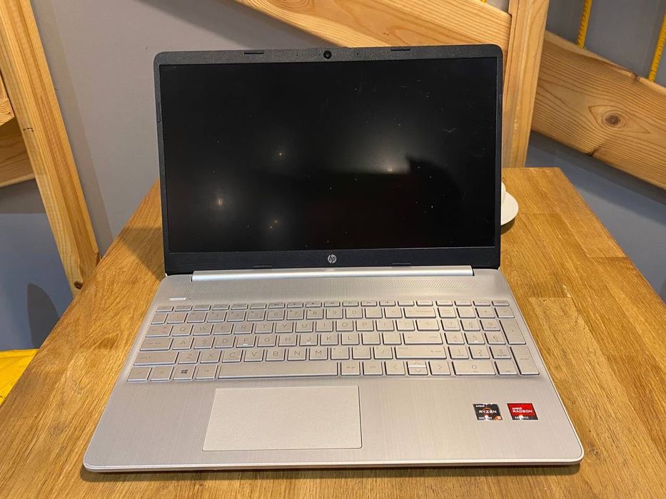 Sprzedam laptopa w bardzo dobrym stanie