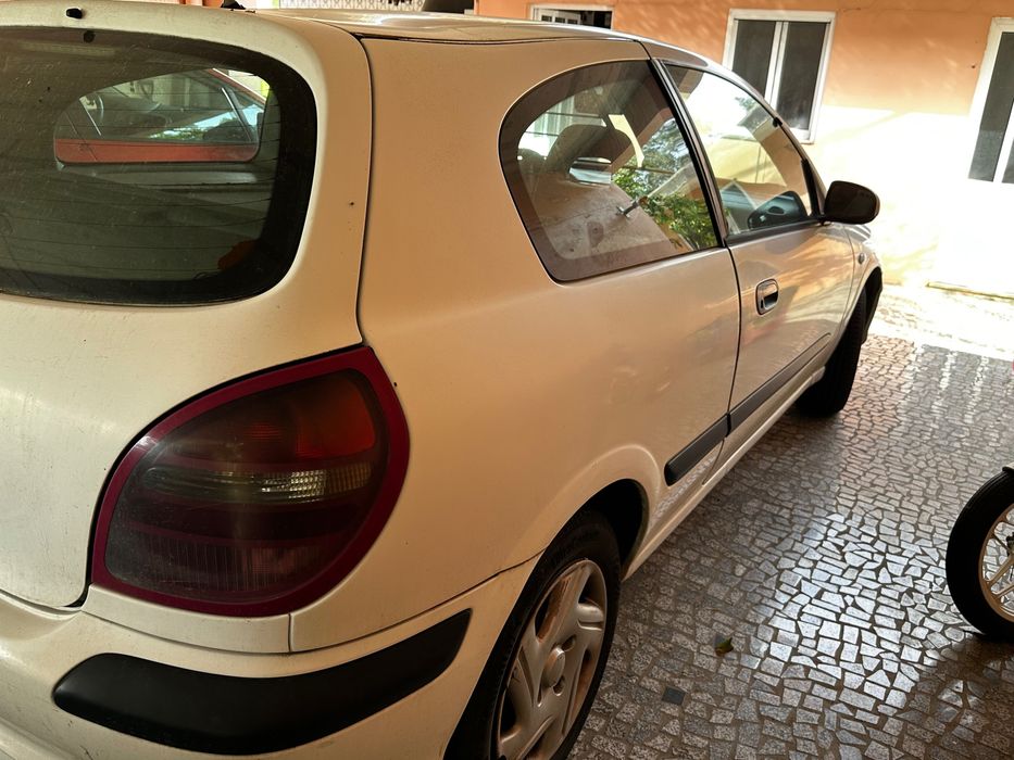 Nissan almera branco