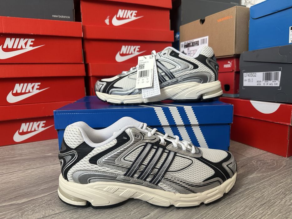 Оригінальні чоловічі кросівки adidas