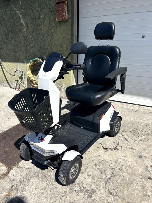 Scooter Centuro S2 elétrica para mobilidade reduzida