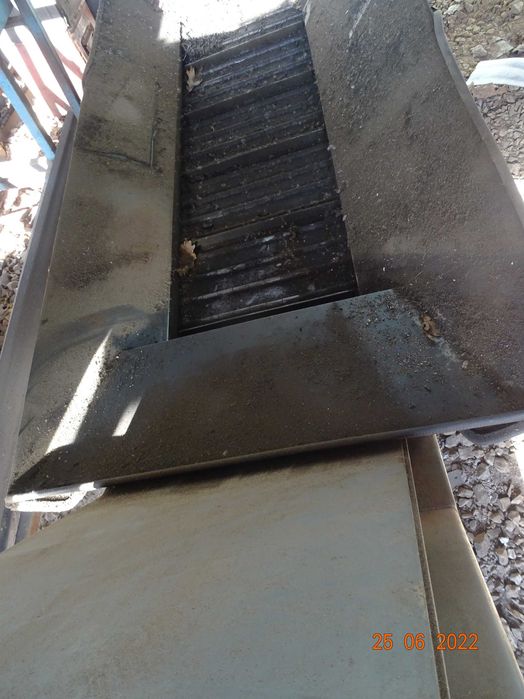 Podajnik do wiórów do tokarki Tur 540