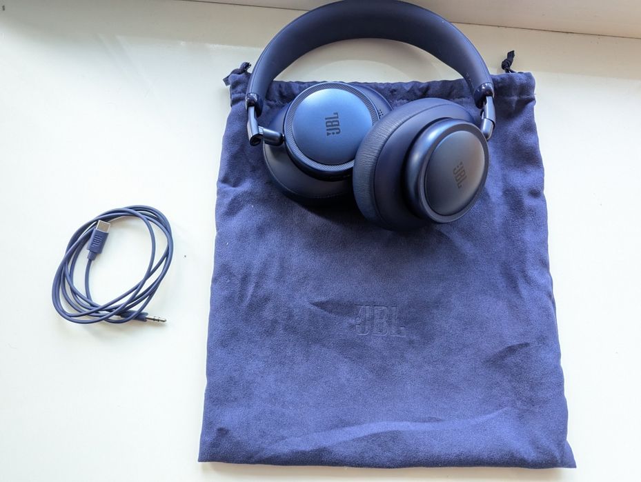 Беспроводные Полноразмерные наушники JBL Live 780NC. Hi-Res. Звук JBL Signature Sound