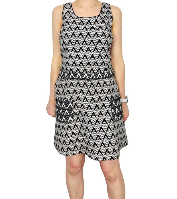 Czarno-biała sukienka w geometryczny wzór XL 42