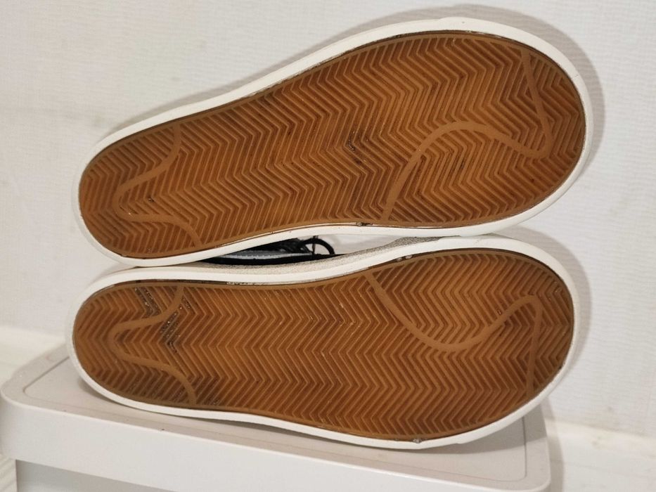 Кросівки Nike 33 р має широкий носок