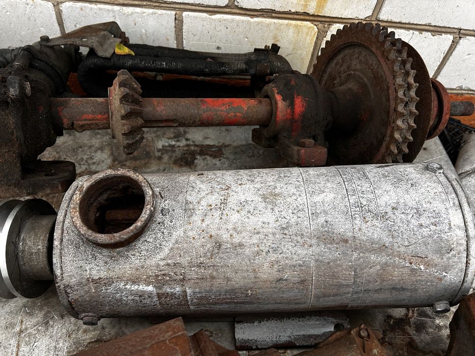 Алюмінієвий40л бідон та малий на мехдойку .Є млин