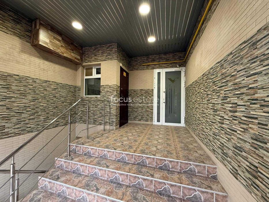 Без комісіЇ. 108м2. Оболонська Набережна, 15. Фасад. Парковка