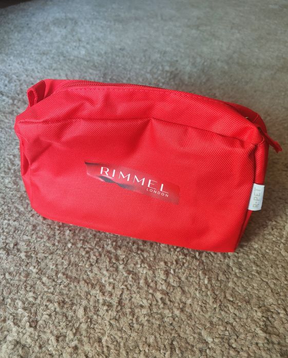 Maquilhagem Rimmel com nécessaire