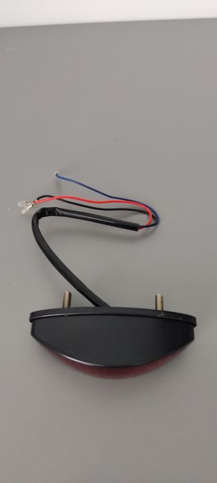 Стоп-сигнал діодний універсальний із кріпленням під номер.