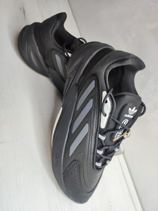 Кросівки adidas  ozelia originals