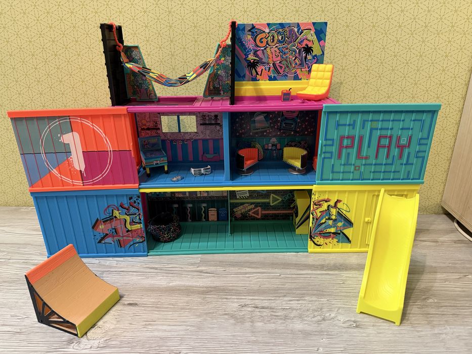 Будинок для ляльок LoL