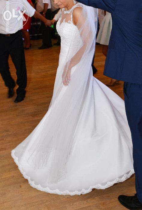 1Suknia ślubna z koronkowym gorsetem