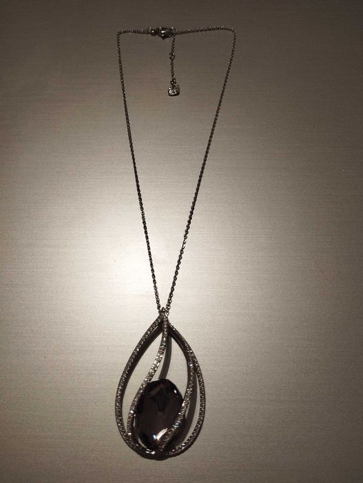 Colar oficial Swarovski Perfeito