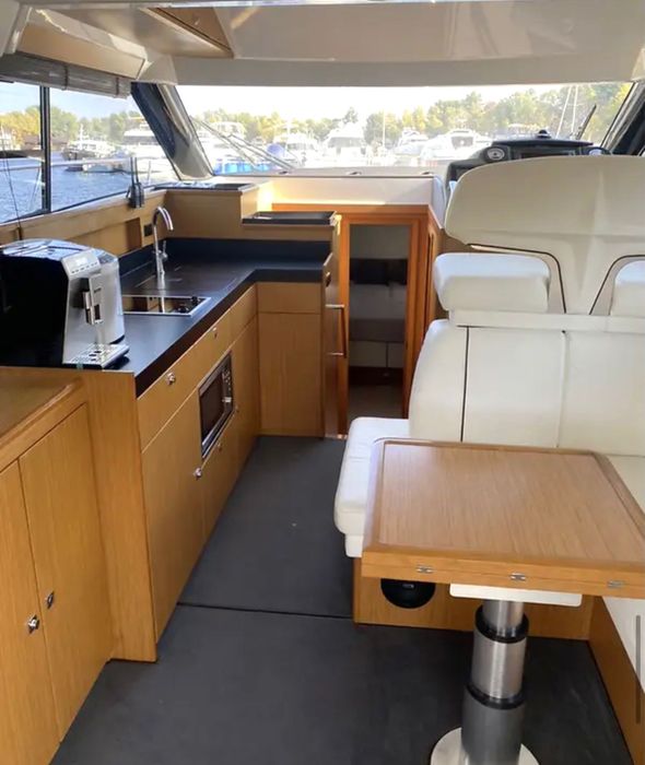 Яхта Bavaria 42 Virtes