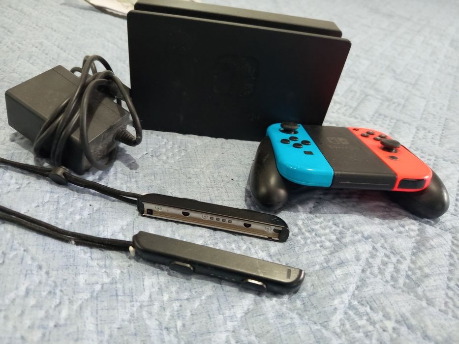 Nintendo usada azul e vermelho