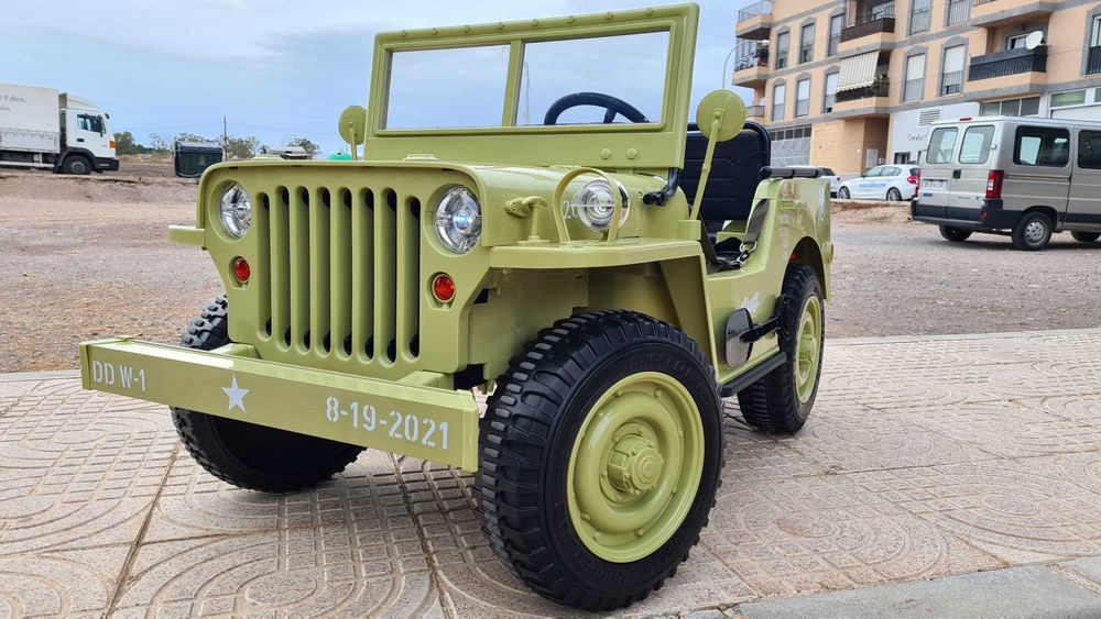 WOJSKOWY JEEP 24V 800W 4x4 Retro Elektryczny Auto Akumulator 3 DZIECI