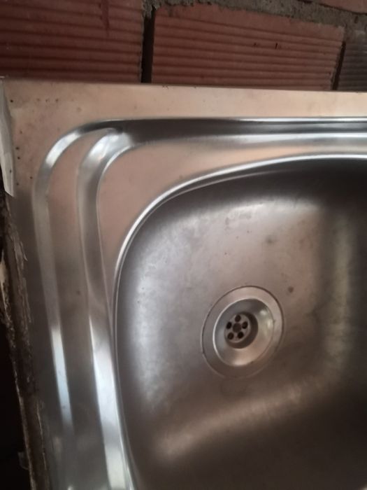 Duas pias de cozinha