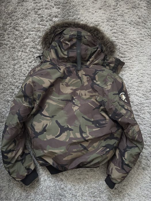 Камуфляжный бомбер Superdry “EVEREST”