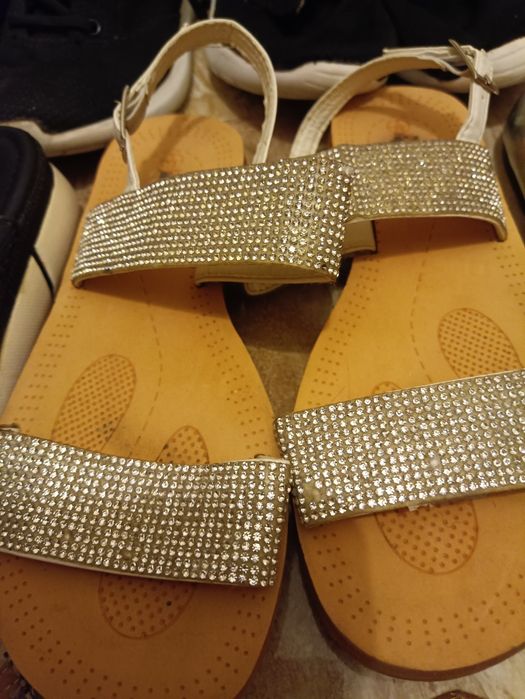 Wyprzedaż pakę 11 par butów rozmiar między 36-38