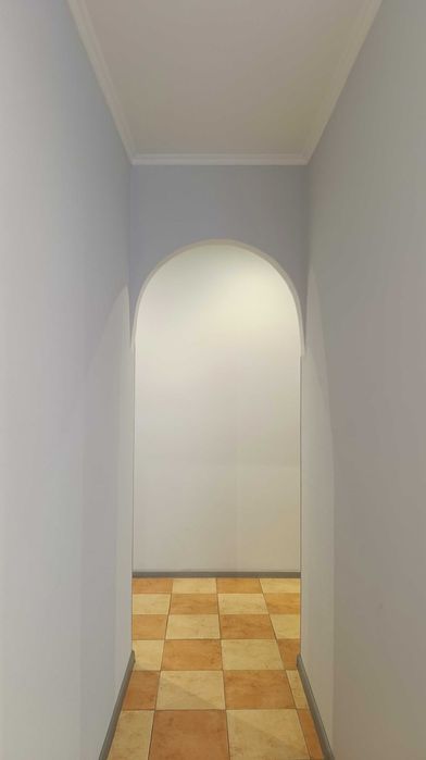 Офіс (3 кабінети). Перший поверх. Світло. Метро Звіринецька 2 хвилини.