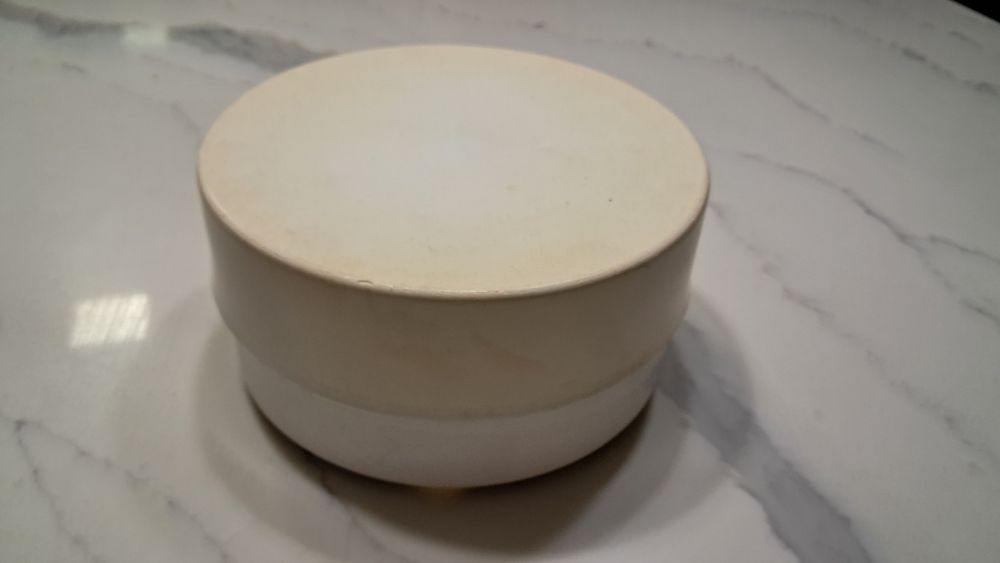 Oprawa sufitowa lub ścienna z okresu PRL z oryginalną żarówką