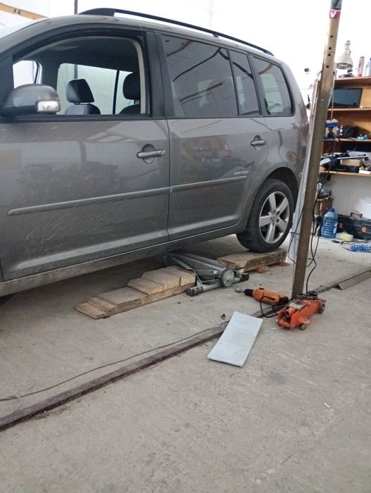 Підйомник автомобільний