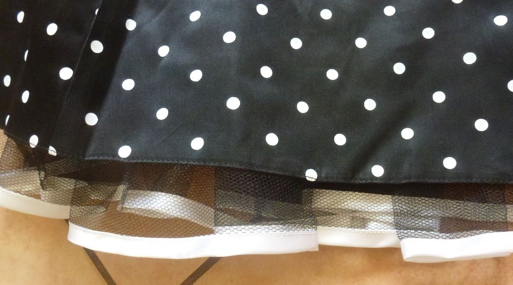 Sukienka elegancka w grochy M