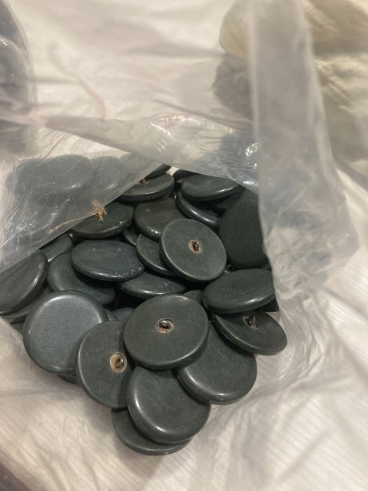 Гудзики різного розміру