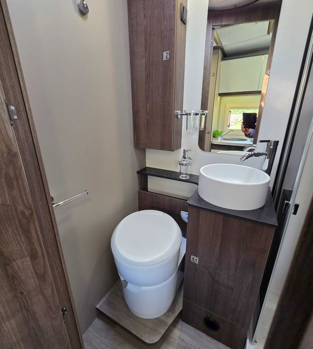 Kamper wynajem Nowy Bogate Wyposażenie do wynajęcia Camper Promocja