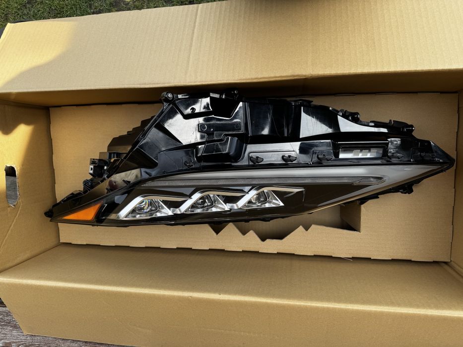 Lexus Rx reflektor lampa przód