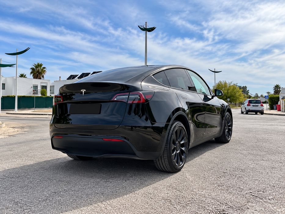 Tesla Model Y 2023 Standard Range 80.000km — photo 4