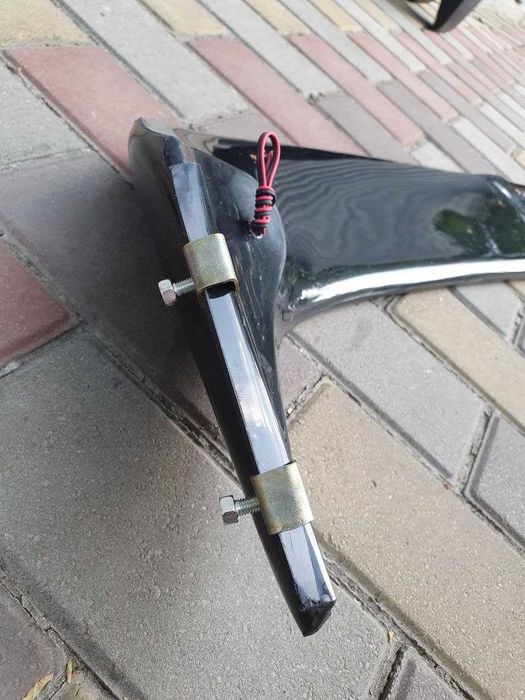 Спойлер НИВА  2121 "на середній нозі" на дах ВАЗ 2121-21213 Нива